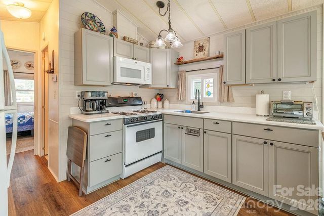 20 Strollers Lane, Waynesville, NC 28785