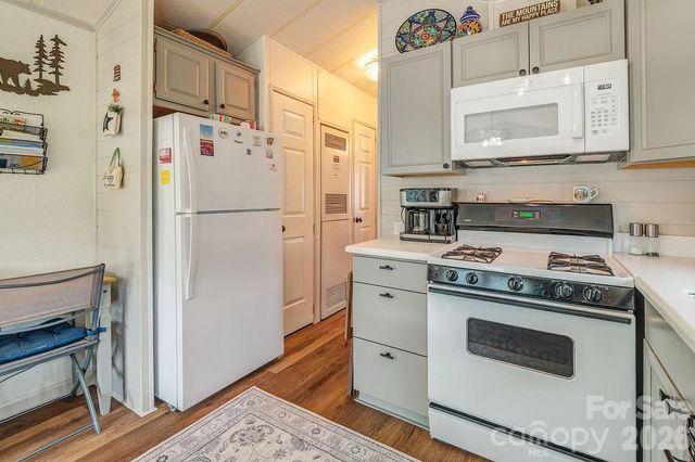 20 Strollers Lane, Waynesville, NC 28785