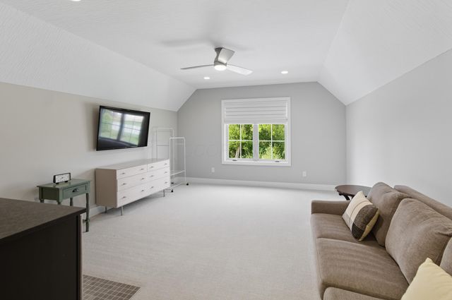 3327 Wolf Ridge Drive, Dublin, OH 43017