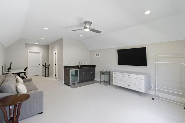 3327 Wolf Ridge Drive, Dublin, OH 43017