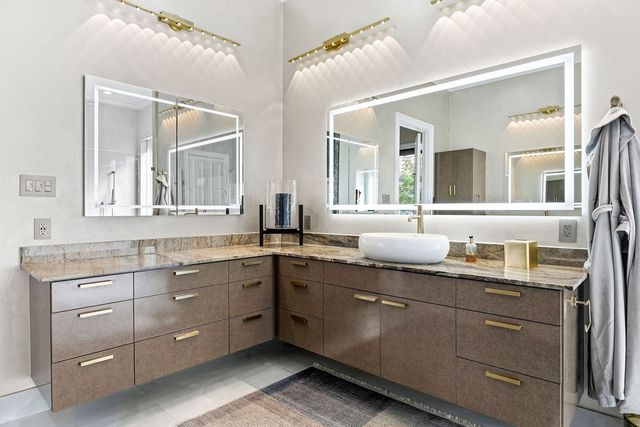 17632 Harbord Oaks Circle, Dallas, TX 75252