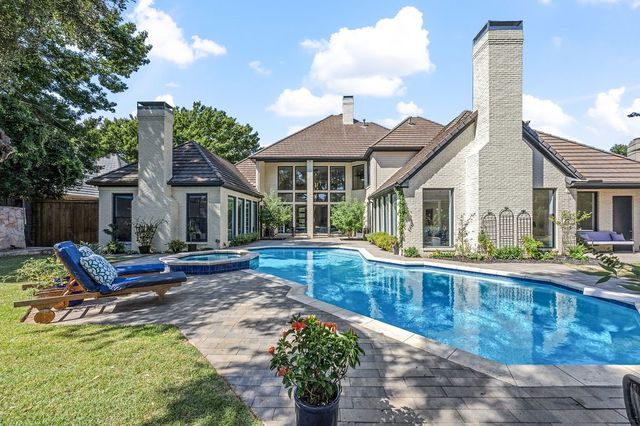 17632 Harbord Oaks Circle, Dallas, TX 75252