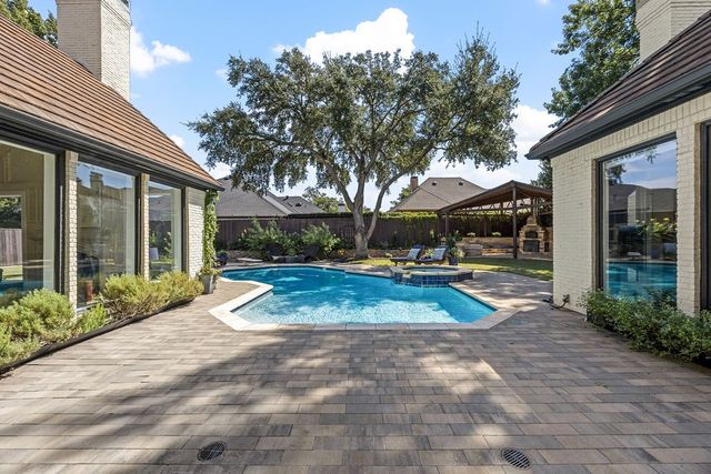 17632 Harbord Oaks Circle, Dallas, TX 75252
