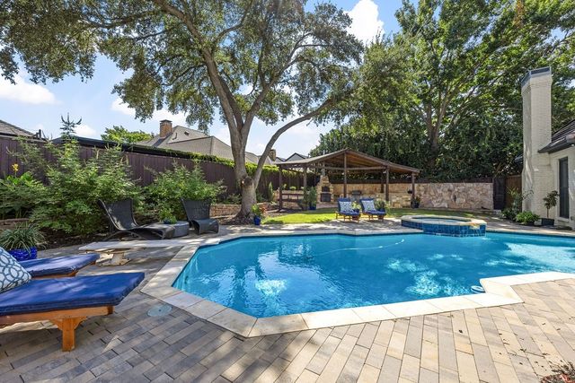 17632 Harbord Oaks Circle, Dallas, TX 75252