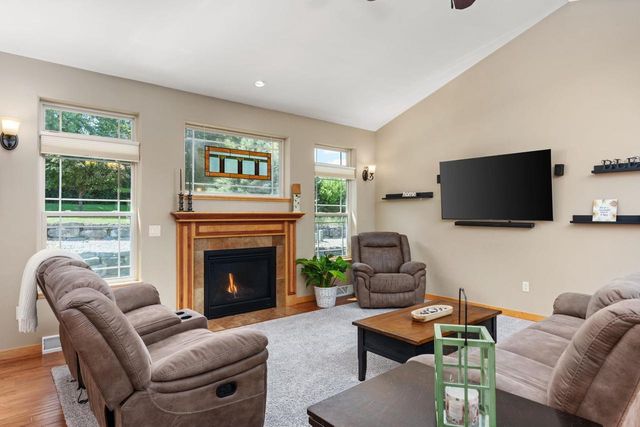 19 Savannah Parkway, Deerfield, WI 53531