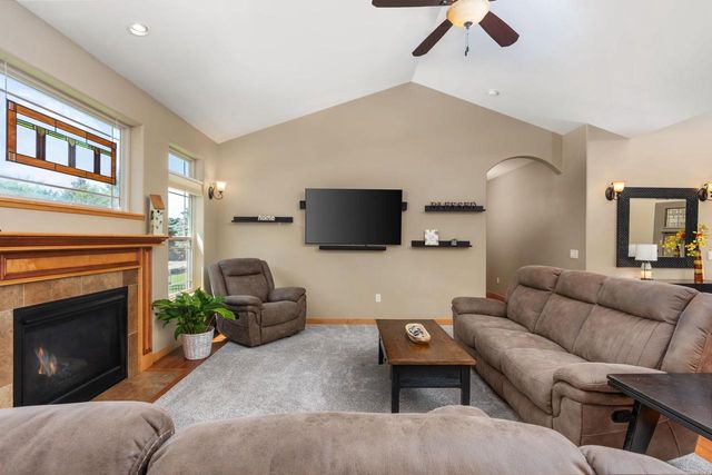 19 Savannah Parkway, Deerfield, WI 53531