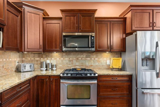 19 Savannah Parkway, Deerfield, WI 53531