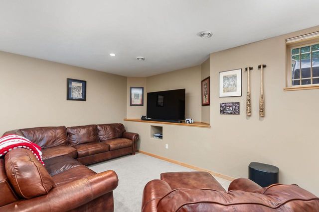 19 Savannah Parkway, Deerfield, WI 53531