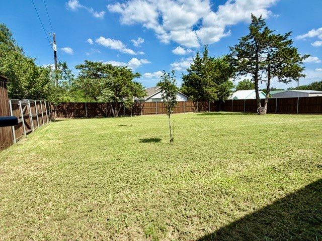 363 Willow Drive, Pottsboro, TX 75076