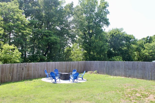 878 Burley Barn Rd, Clarksville, TN 37042