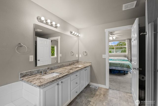 1236 29th Avenue Ct SW, Puyallup, WA 98373