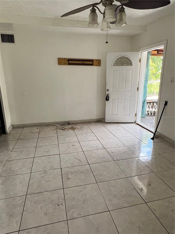 Image 4 of property listing at 5808 N LOIS AVENUE, Tampa, FL 33614