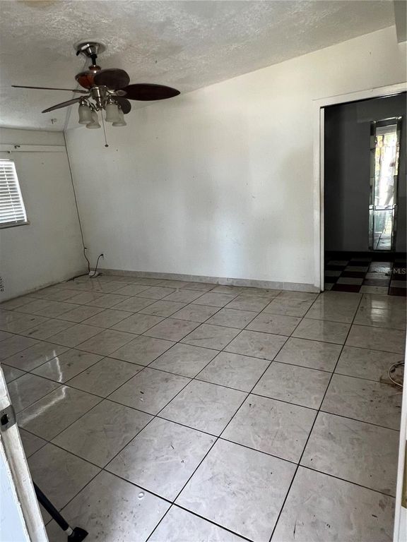 Image 5 of property listing at 5808 N LOIS AVENUE, Tampa, FL 33614