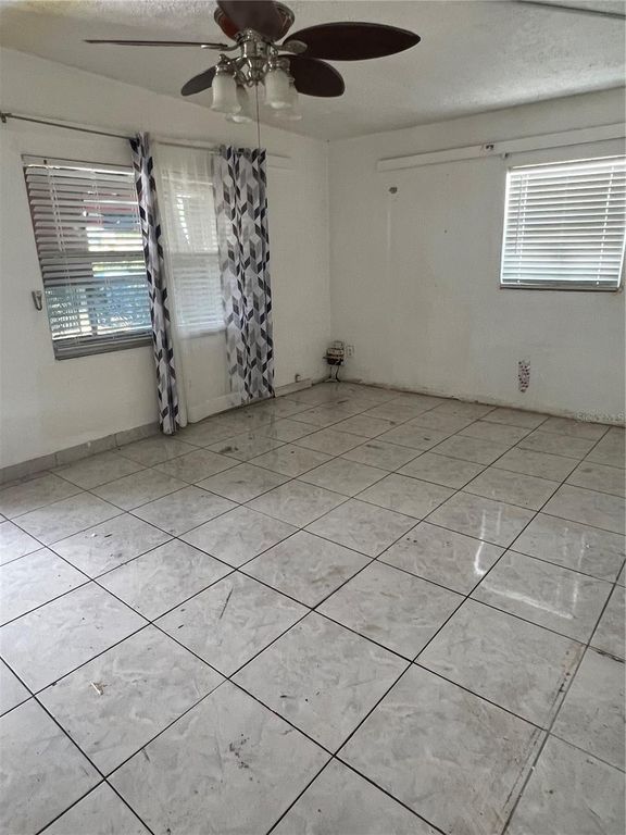 Image 6 of property listing at 5808 N LOIS AVENUE, Tampa, FL 33614