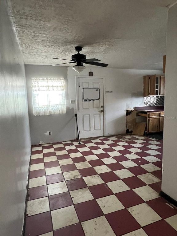 Image 7 of property listing at 5808 N LOIS AVENUE, Tampa, FL 33614