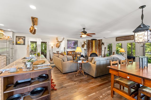 1050 Sunrise Cir, Ashland City, TN 37015