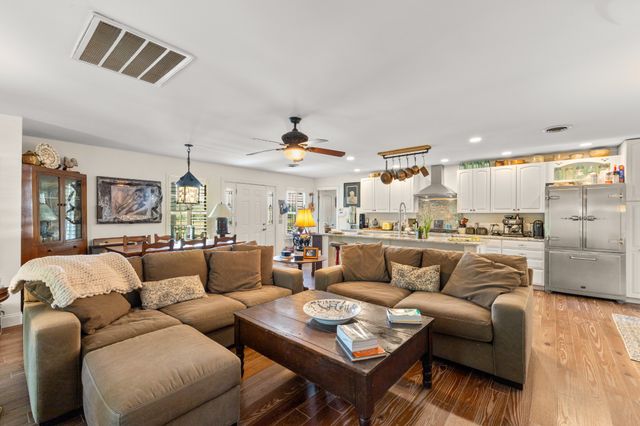 1050 Sunrise Cir, Ashland City, TN 37015