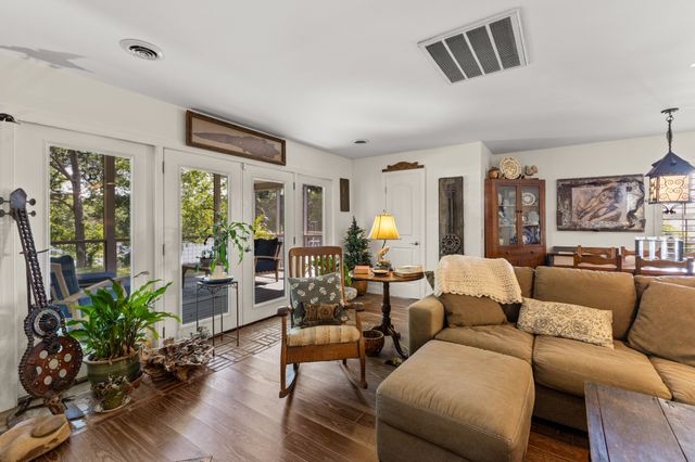 1050 Sunrise Cir, Ashland City, TN 37015