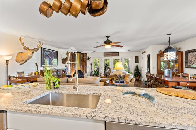 1050 Sunrise Cir, Ashland City, TN 37015