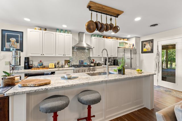 1050 Sunrise Cir, Ashland City, TN 37015