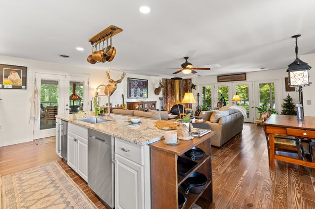 1050 Sunrise Cir, Ashland City, TN 37015