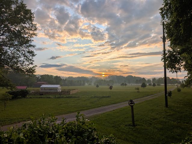 1050 Sunrise Cir, Ashland City, TN 37015