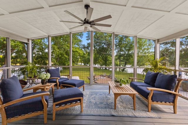 1050 Sunrise Cir, Ashland City, TN 37015