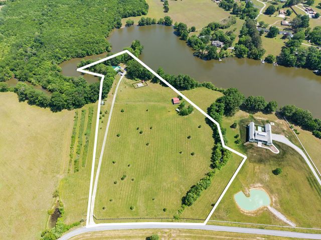 1050 Sunrise Cir, Ashland City, TN 37015