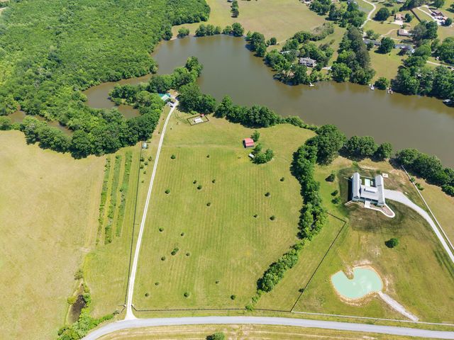 1050 Sunrise Cir, Ashland City, TN 37015