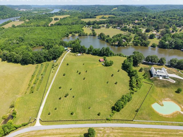 1050 Sunrise Cir, Ashland City, TN 37015