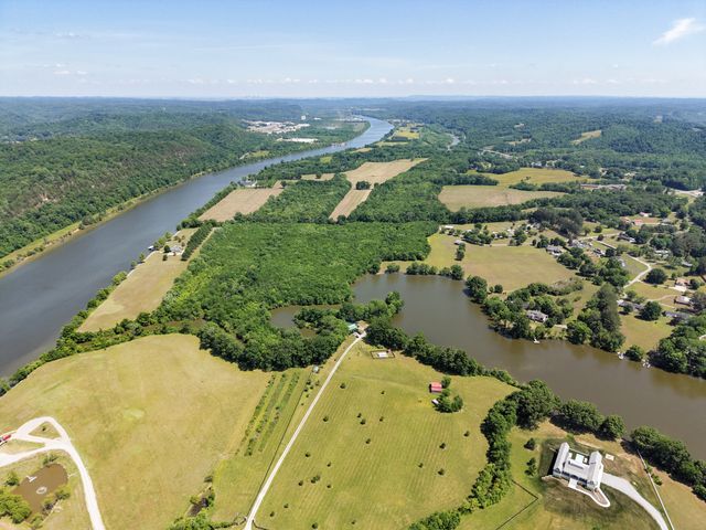 1050 Sunrise Cir, Ashland City, TN 37015