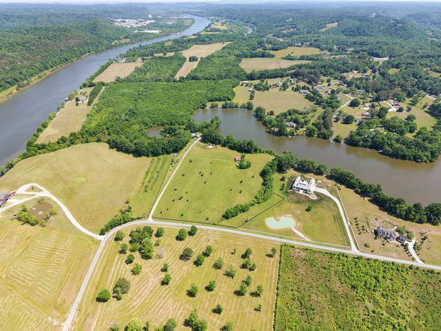 1050 Sunrise Cir, Ashland City, TN 37015