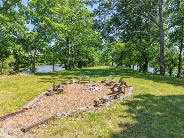 1050 Sunrise Cir, Ashland City, TN 37015