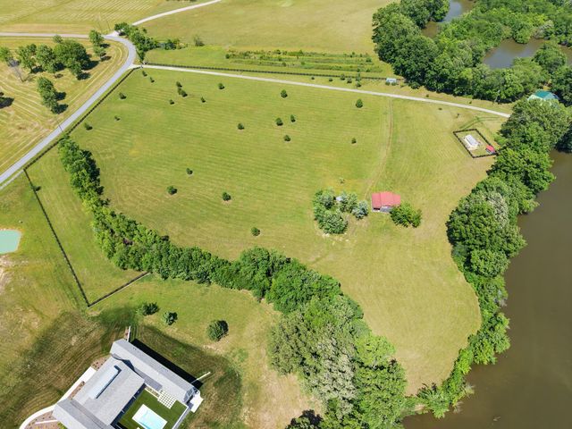 1050 Sunrise Cir, Ashland City, TN 37015