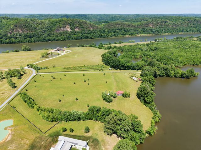 1050 Sunrise Cir, Ashland City, TN 37015
