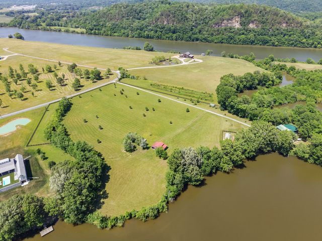 1050 Sunrise Cir, Ashland City, TN 37015