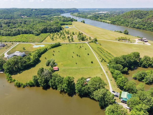 1050 Sunrise Cir, Ashland City, TN 37015