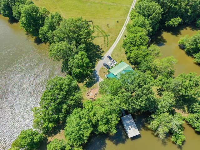 1050 Sunrise Cir, Ashland City, TN 37015