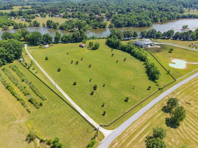 1050 Sunrise Cir, Ashland City, TN 37015
