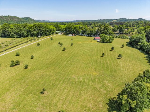 1050 Sunrise Cir, Ashland City, TN 37015