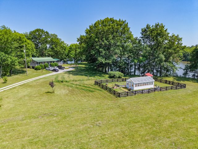1050 Sunrise Cir, Ashland City, TN 37015