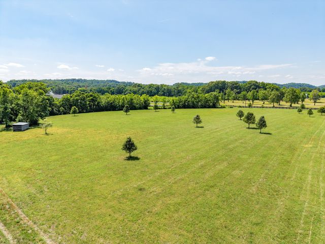 1050 Sunrise Cir, Ashland City, TN 37015