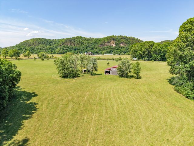 1050 Sunrise Cir, Ashland City, TN 37015