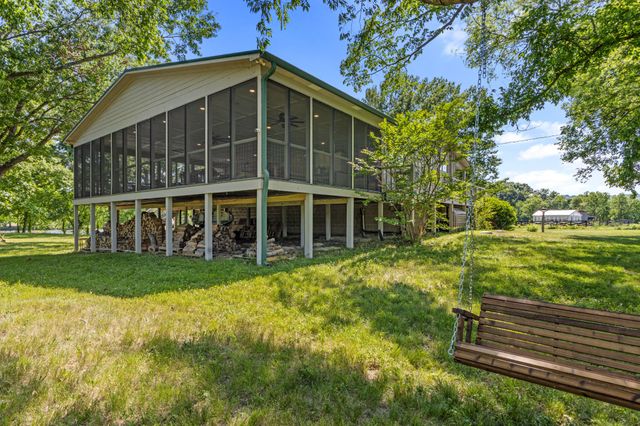1050 Sunrise Cir, Ashland City, TN 37015