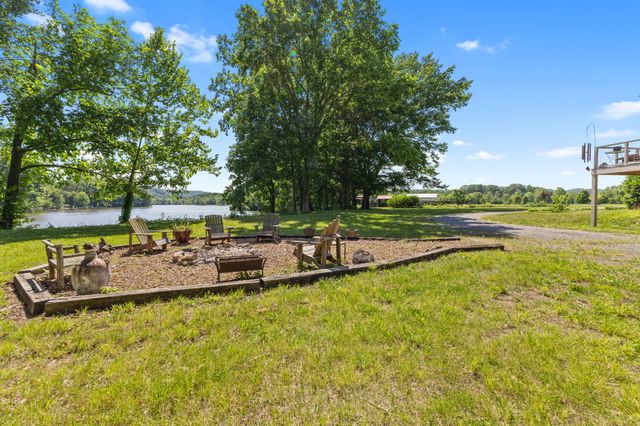 1050 Sunrise Cir, Ashland City, TN 37015