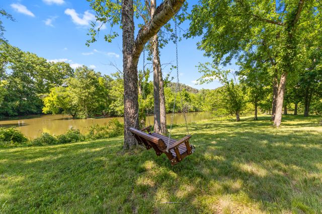 1050 Sunrise Cir, Ashland City, TN 37015