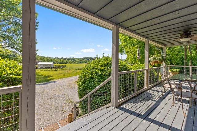 1050 Sunrise Cir, Ashland City, TN 37015