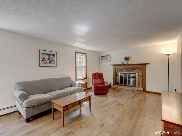 12 School House Hill, Burlington, CT 06013