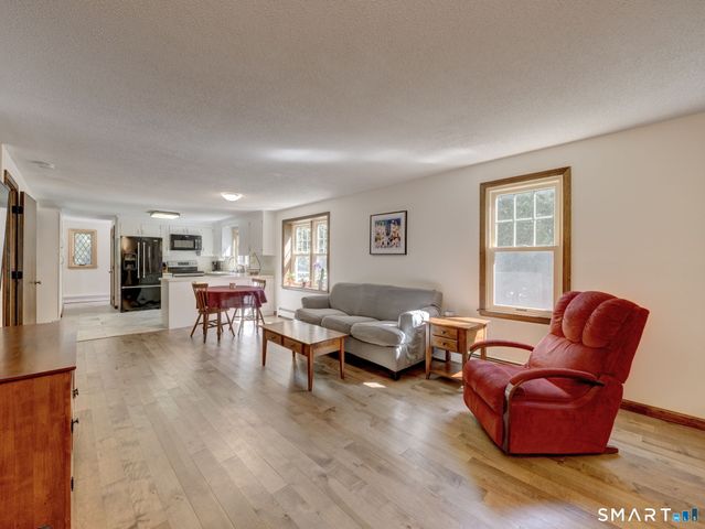 12 School House Hill, Burlington, CT 06013