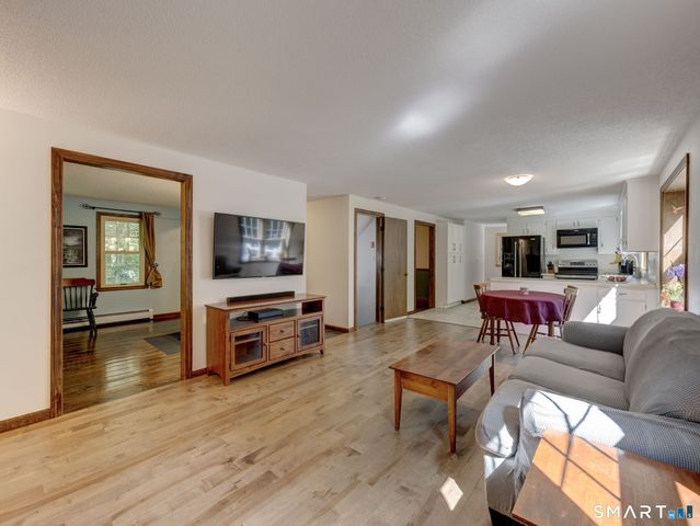 12 School House Hill, Burlington, CT 06013